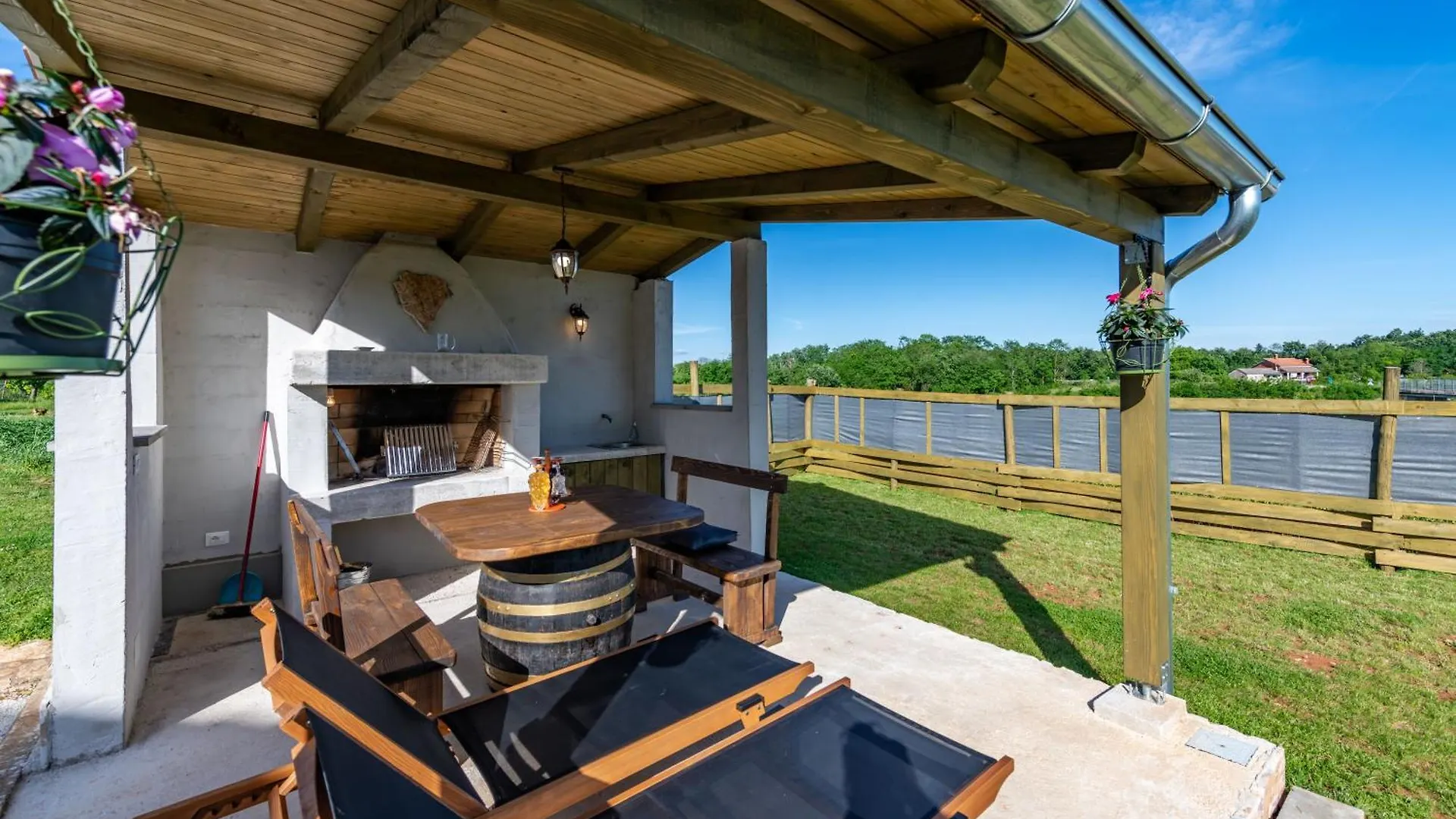Villa Gracija, A Charming Holiday Apartment In The Heart Of Istria Heki Kroatië